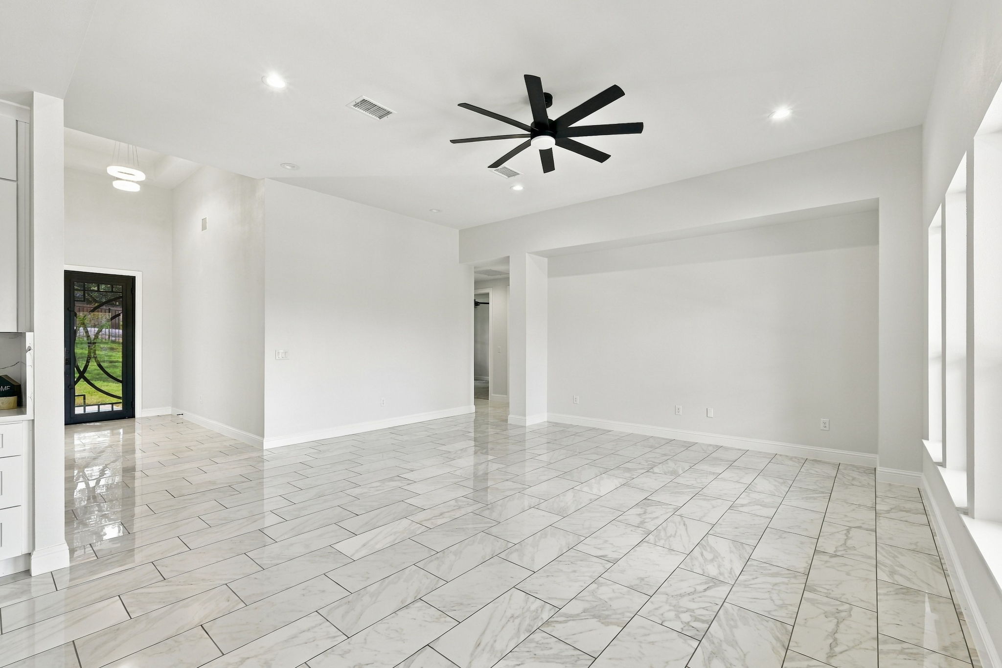 Living Room/Foyer