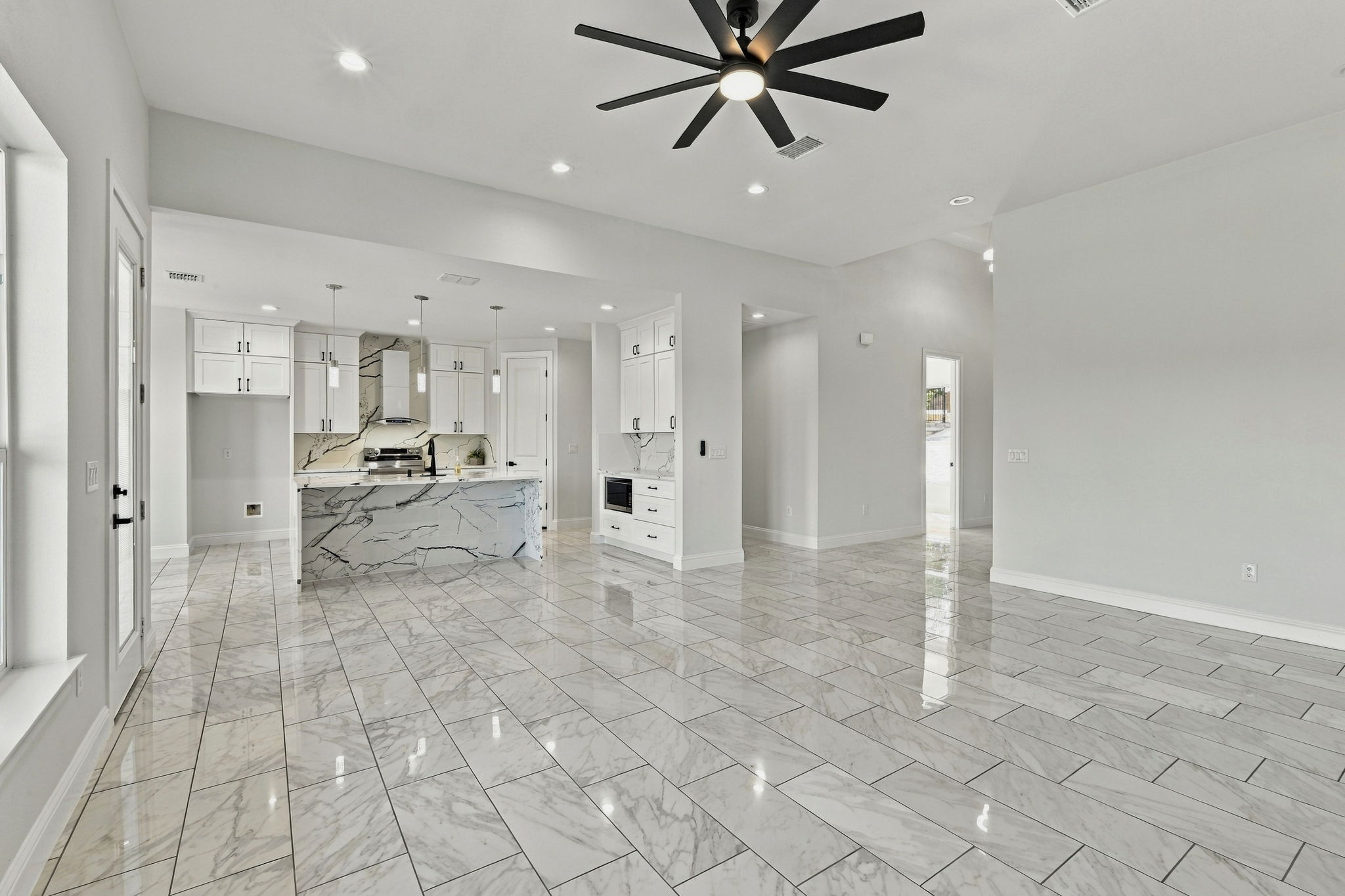Living Room/Kitchen