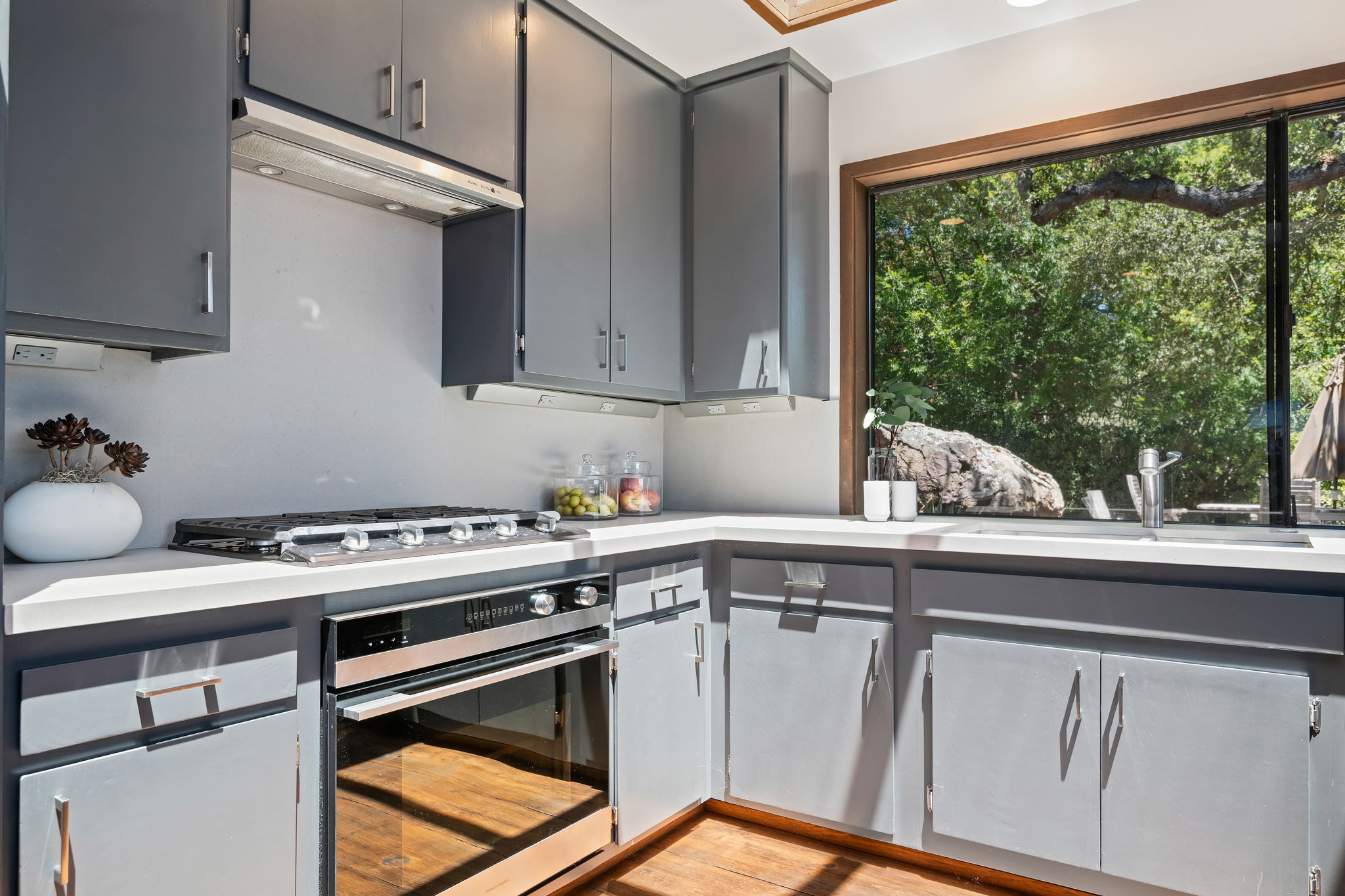 14 - Kitchen
