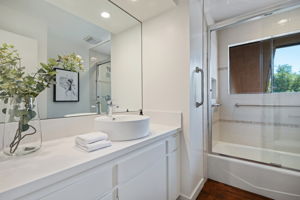 25 - Bathroom 3