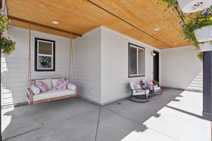 E 9th St-S3004-005.jpg