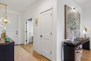E 9th St-S3004-013.jpg