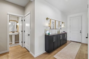 E 9th St-S3004-014.jpg