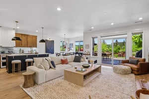 E 9th St-S3004-017.jpg