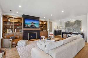 E 9th St-S3004-024.jpg
