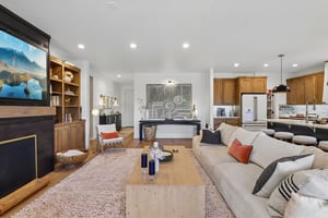 E 9th St-S3004-026.jpg