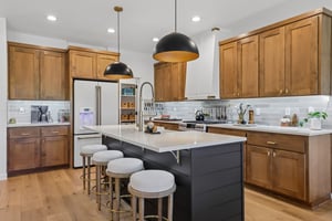 E 9th St-S3004-036.jpg