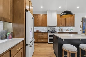 E 9th St-S3004-042.jpg