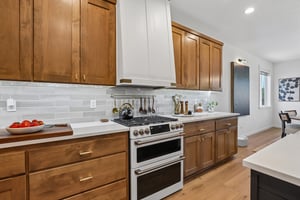 E 9th St-S3004-043.jpg