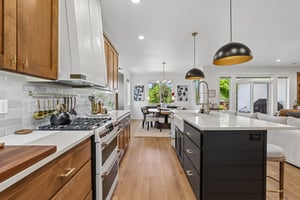 E 9th St-S3004-044.jpg