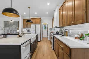 E 9th St-S3004-051.jpg