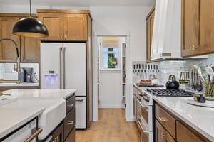 E 9th St-S3004-052.jpg