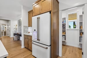 E 9th St-S3004-053.jpg