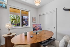 E 9th St-S3004-059.jpg