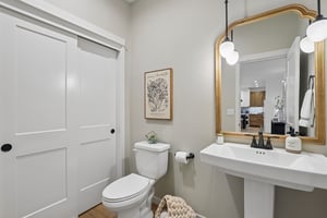 E 9th St-S3004-064.jpg