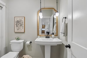 E 9th St-S3004-065.jpg