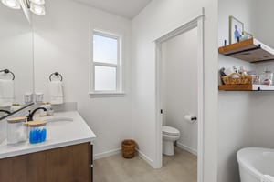 E 9th St-S3004-080.jpg