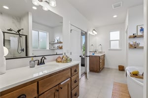 E 9th St-S3004-084.jpg