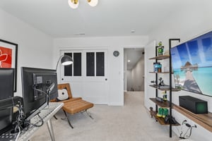 E 9th St-S3004-090.jpg
