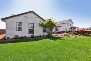E 9th St-S3004-113.jpg