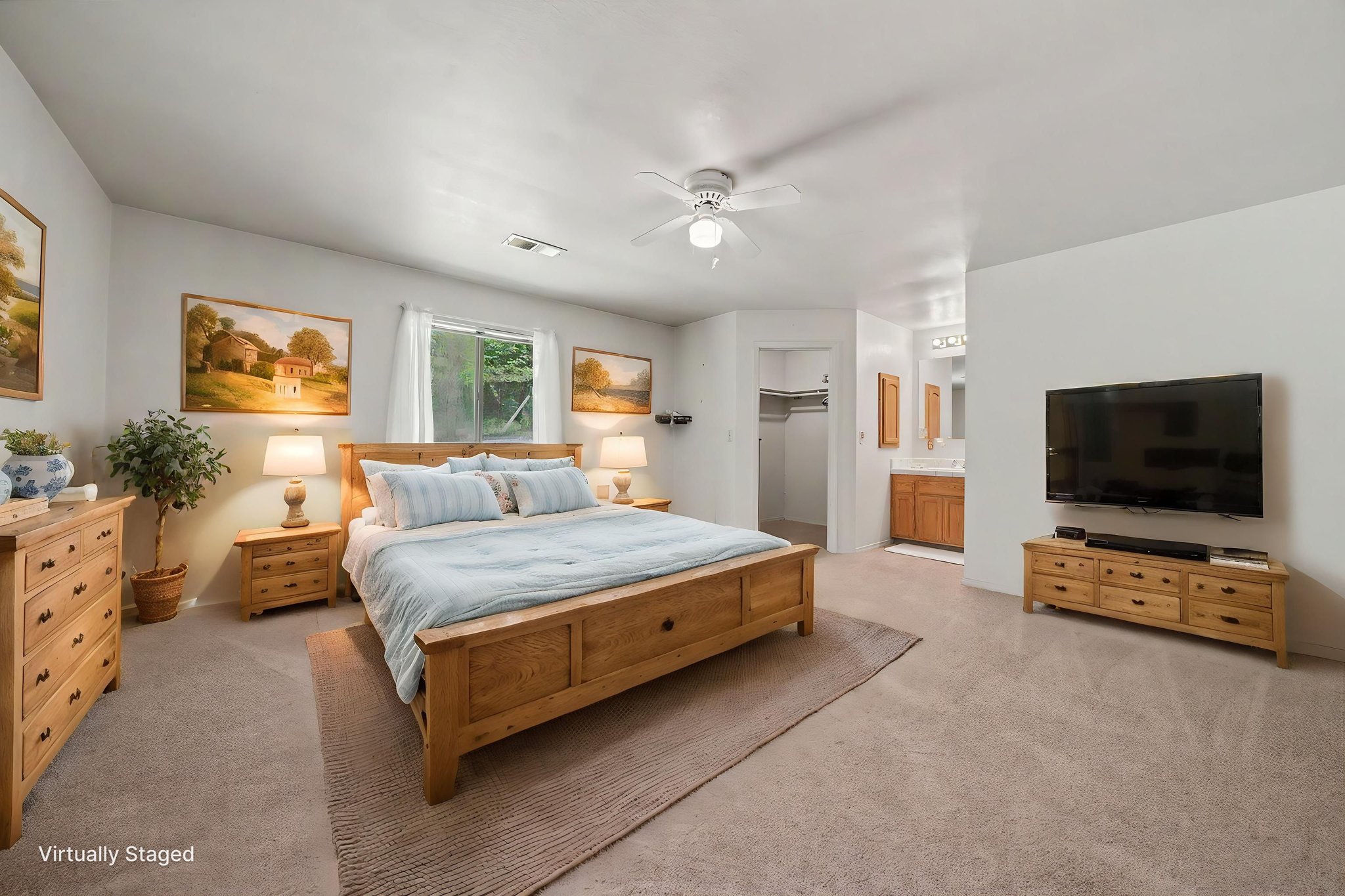 DSC04715 virtually staged.jpeg