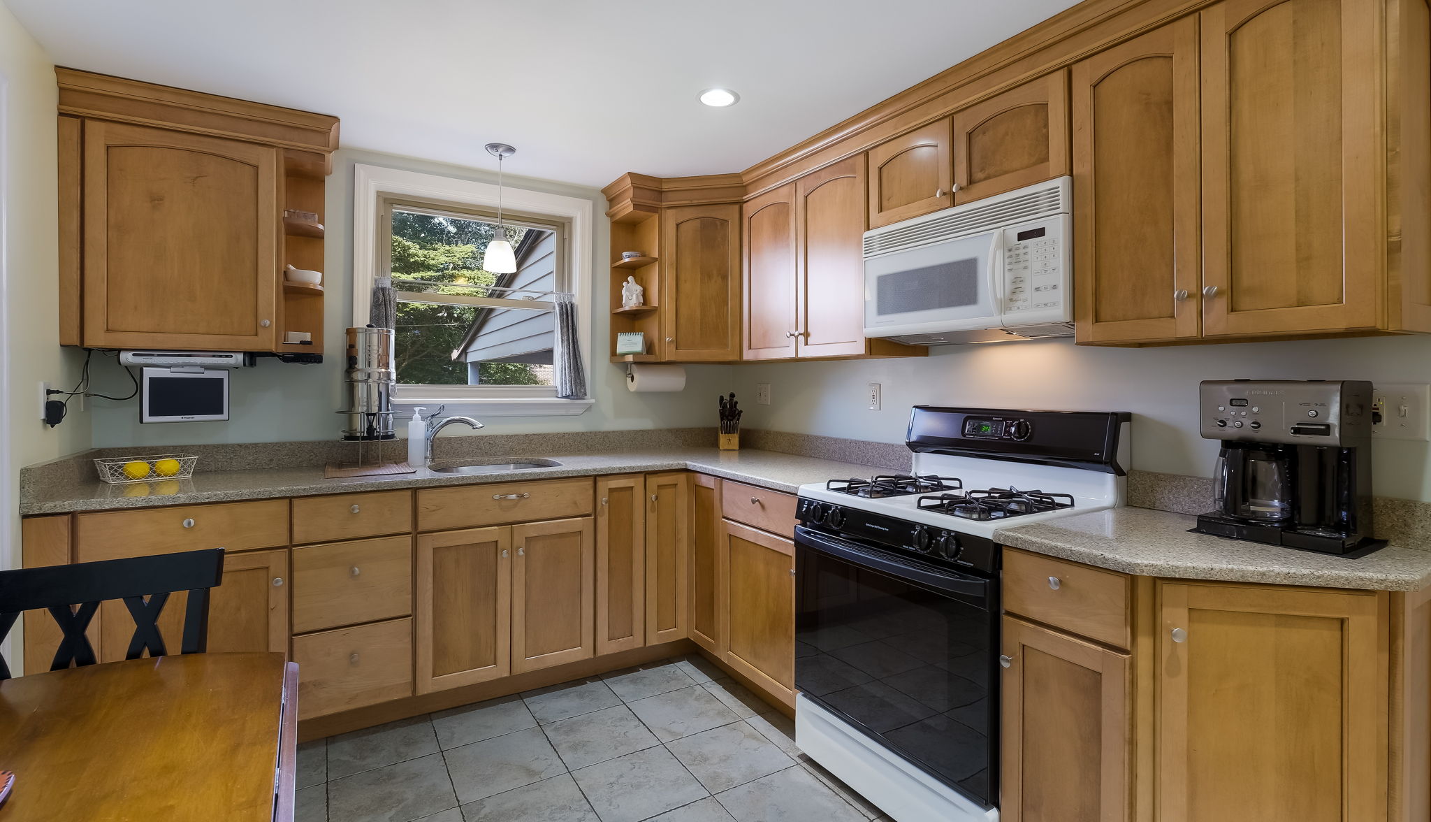 2033 Maplewood Ave, Abington, PA 19001 Bright House Photo