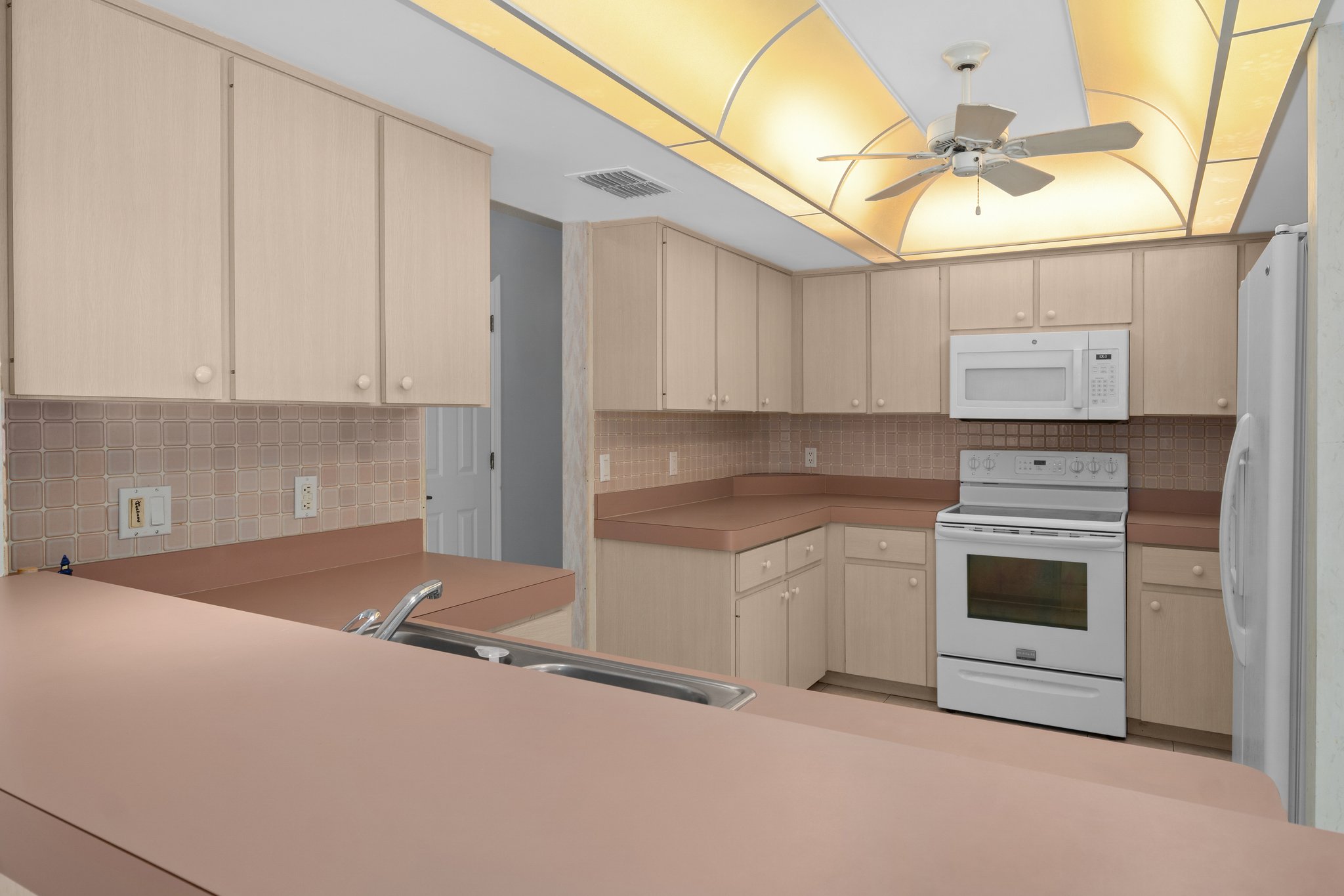 2037 Finland Dr, Spring Hill, FL 34609, USA Photo 9