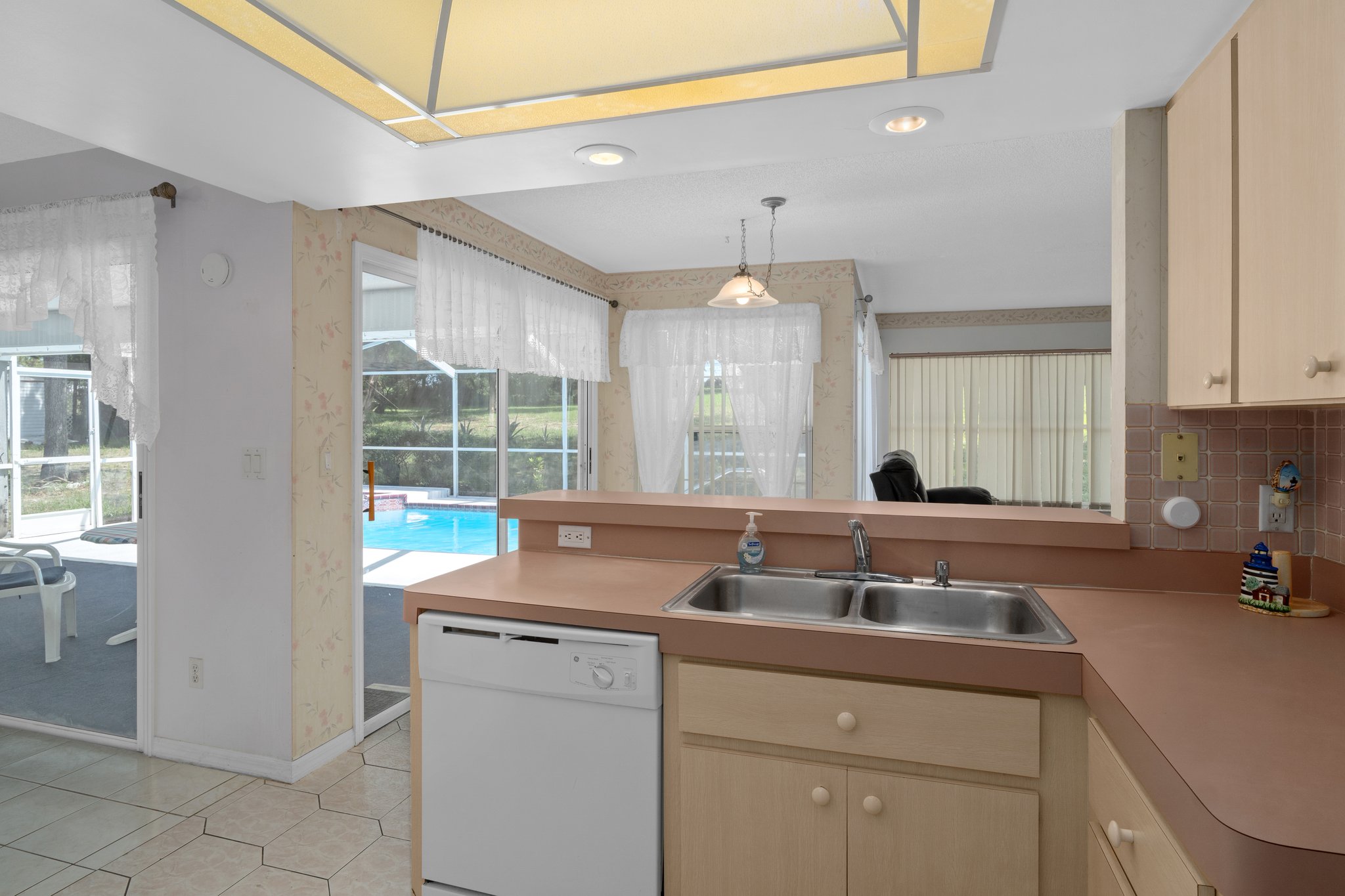 2037 Finland Dr, Spring Hill, FL 34609, USA Photo 11