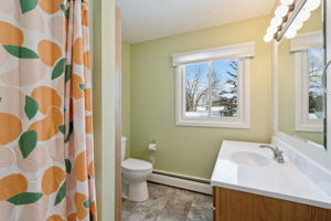Upper level 3/4 bath