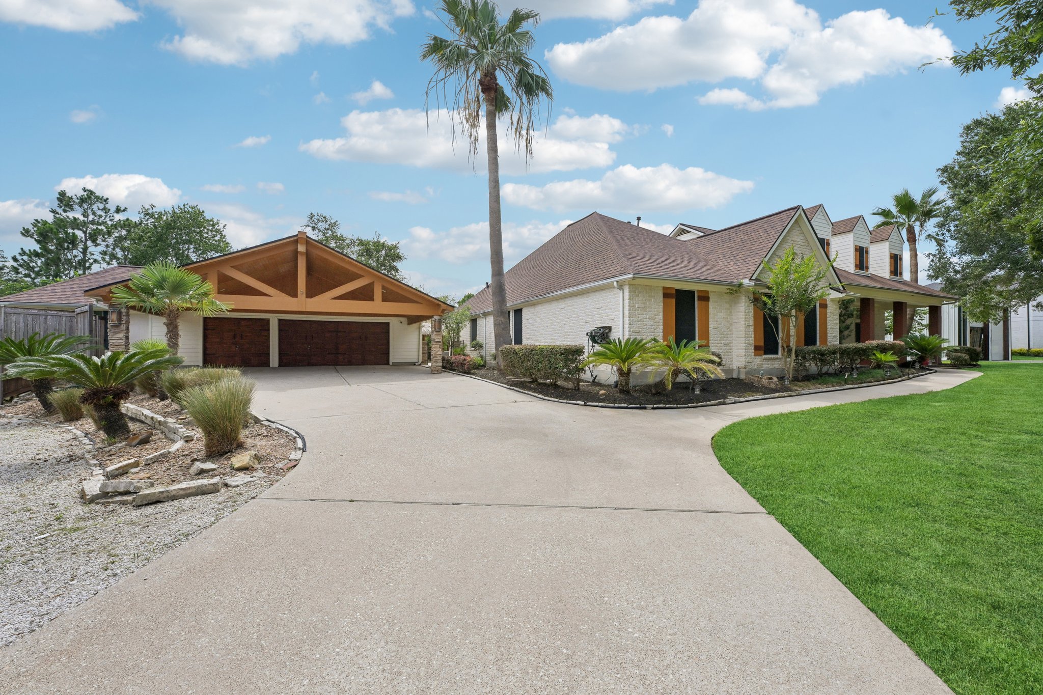 Lakeside Dr-L0206-004.jpg