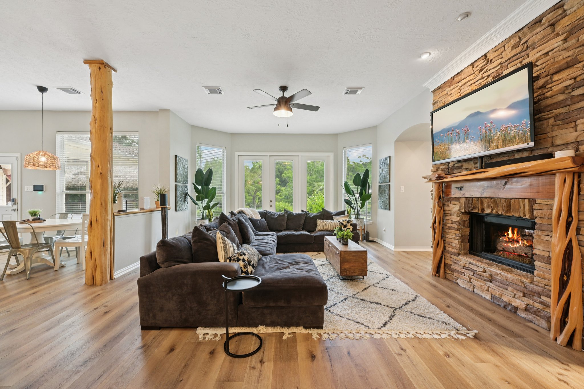 Lakeside Dr-L0206-011.jpg