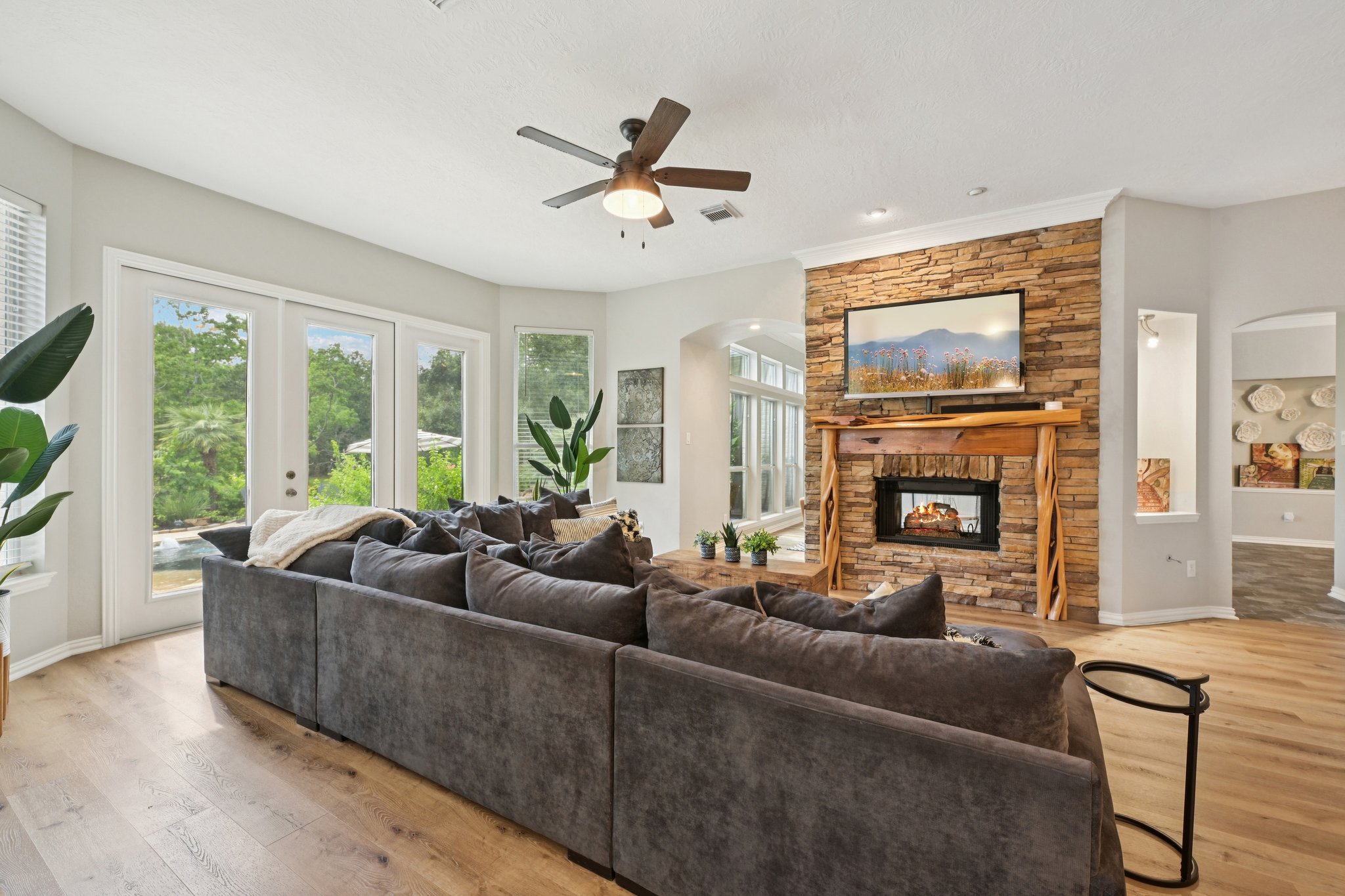Lakeside Dr-L0206-013.jpg