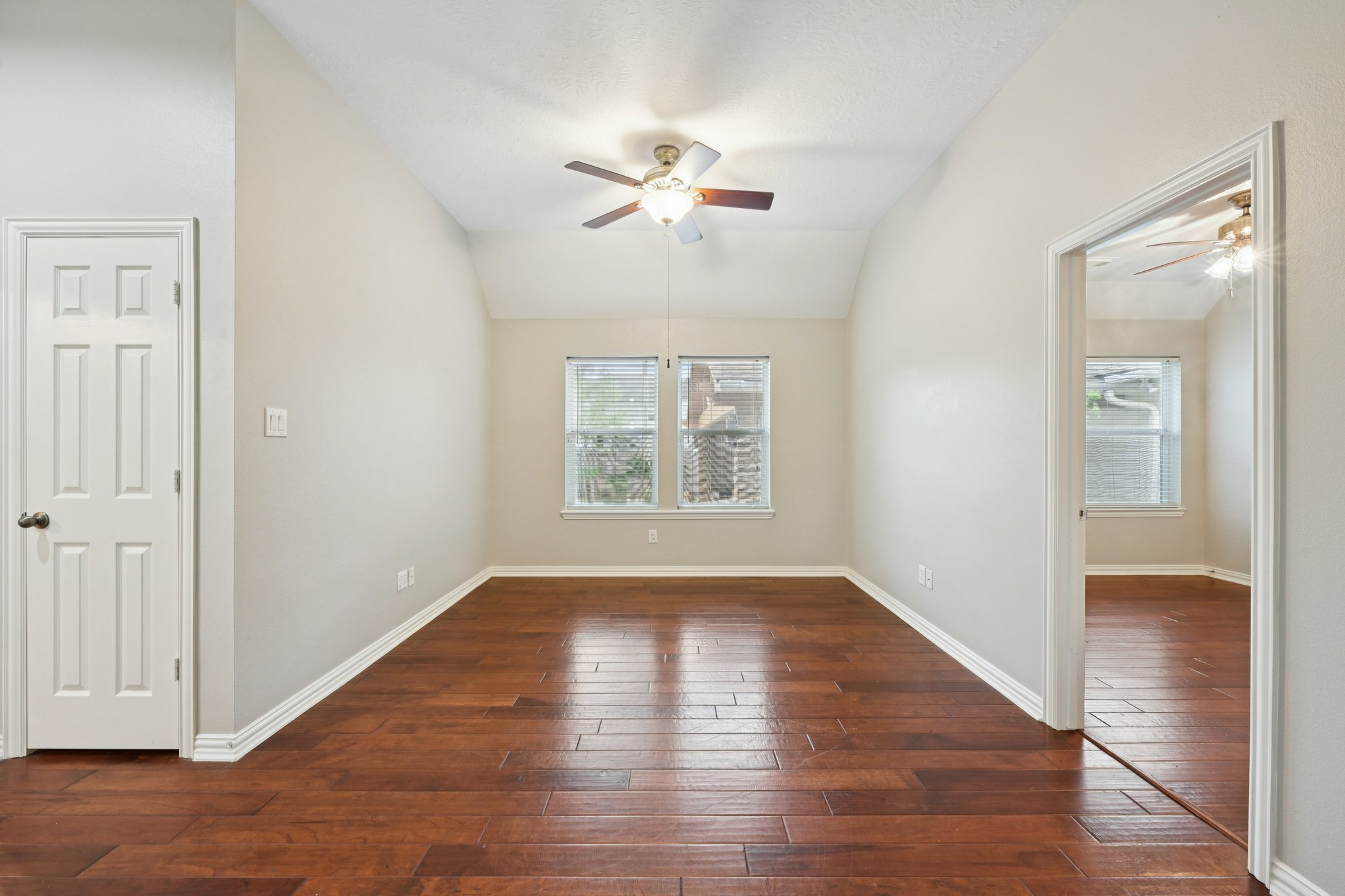 Lakeside Dr-L0206-037.jpg