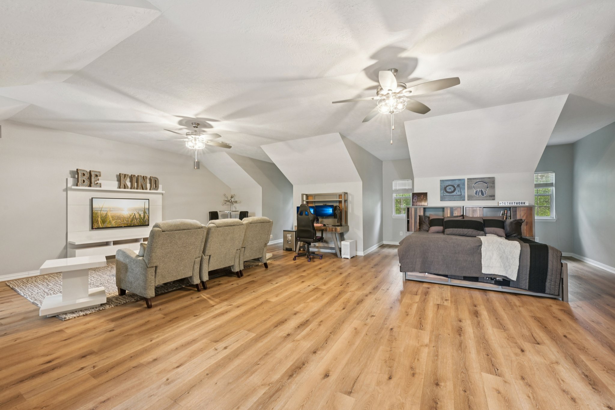Lakeside Dr-L0206-040.jpg