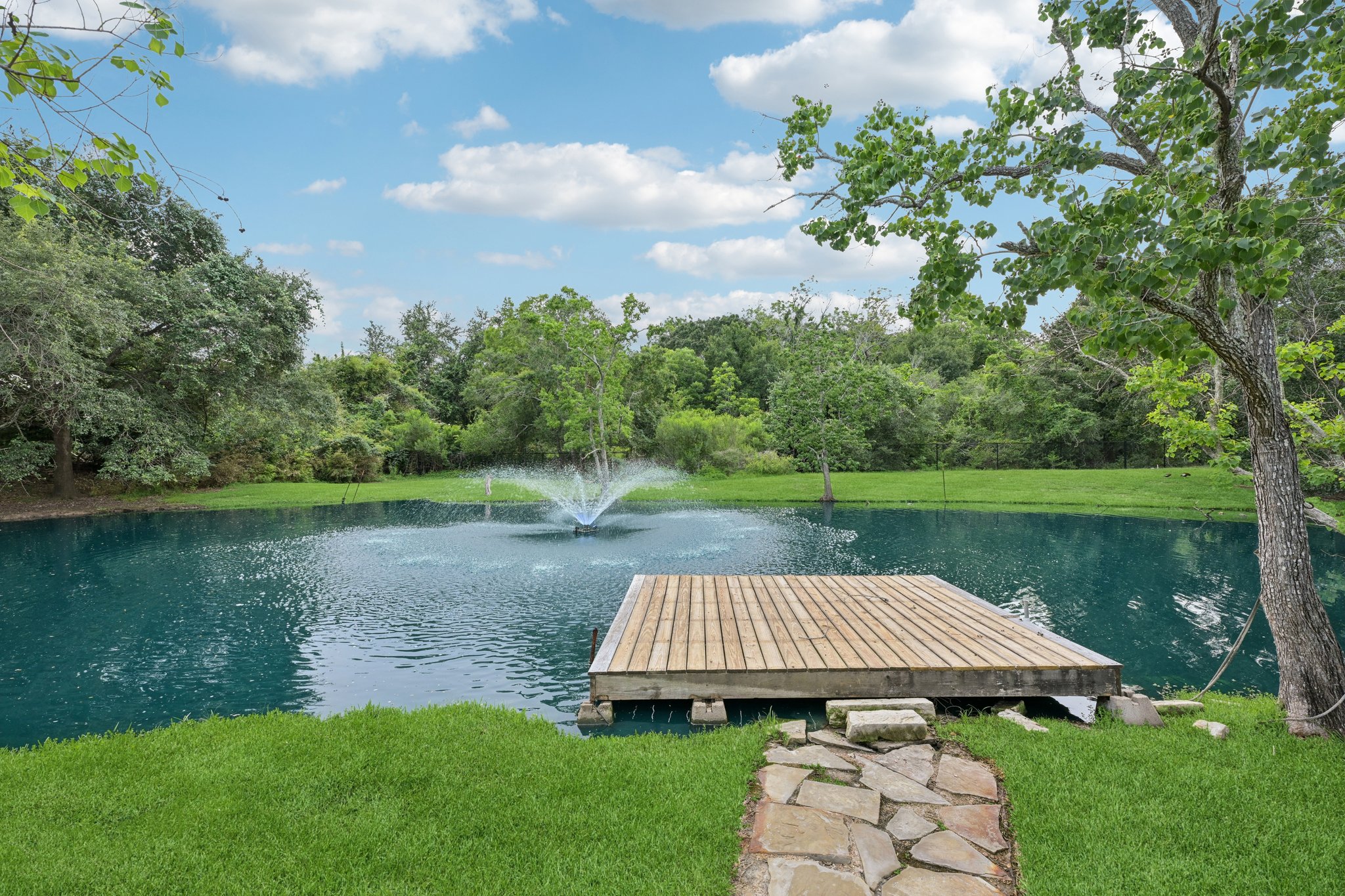 Lakeside Dr-L0206-055.jpg