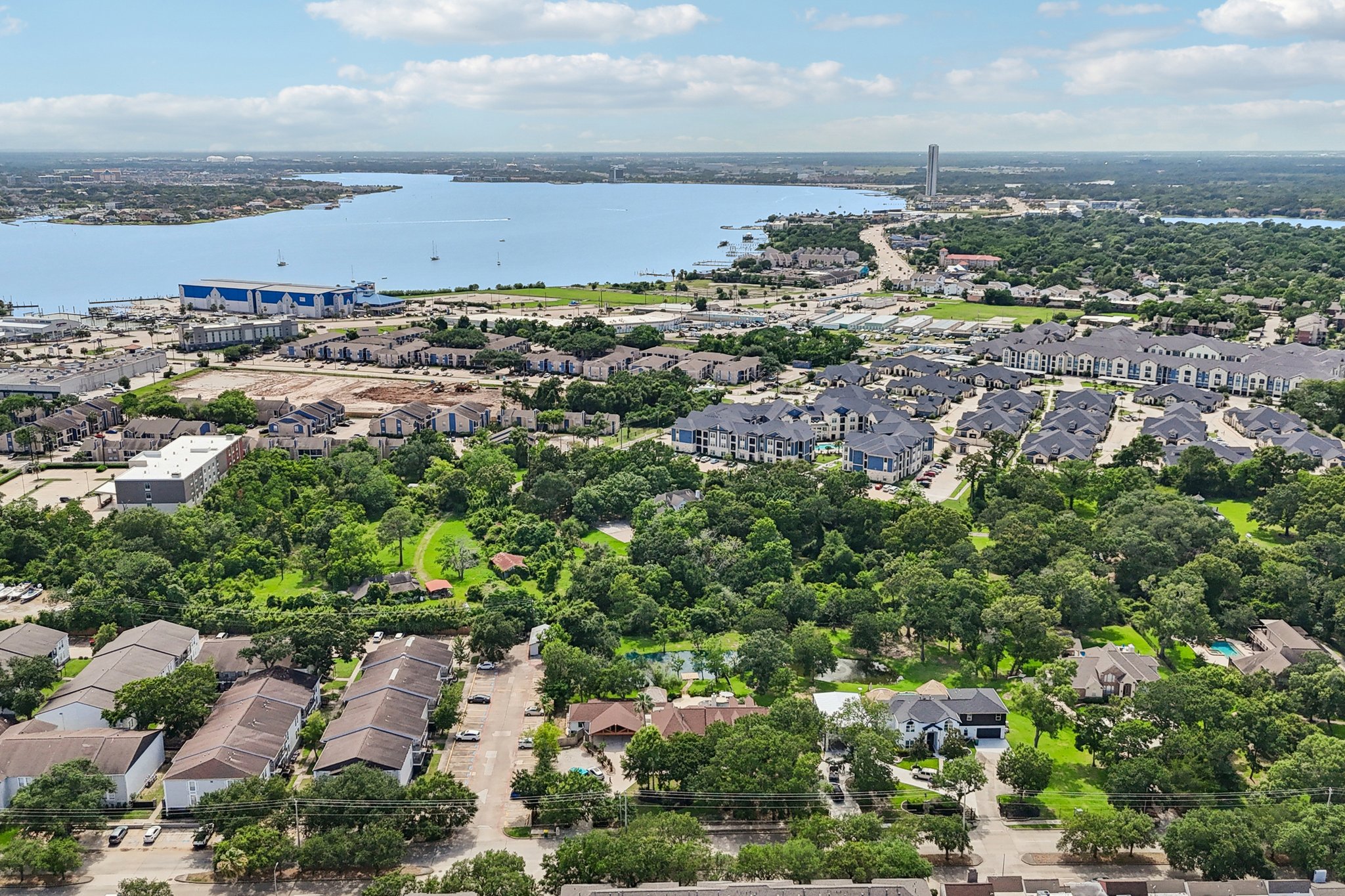 Lakeside Dr-L0206-059.jpg