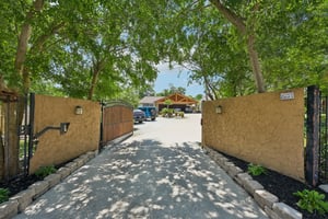 Lakeside Dr-L0206-002.jpg