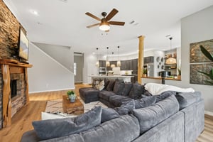 Lakeside Dr-L0206-015.jpg