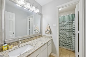 Lakeside Dr-L0206-034.jpg