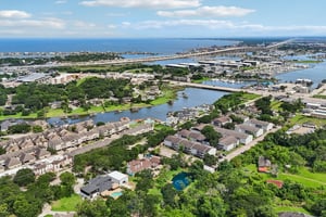 Lakeside Dr-L0206-070.jpg