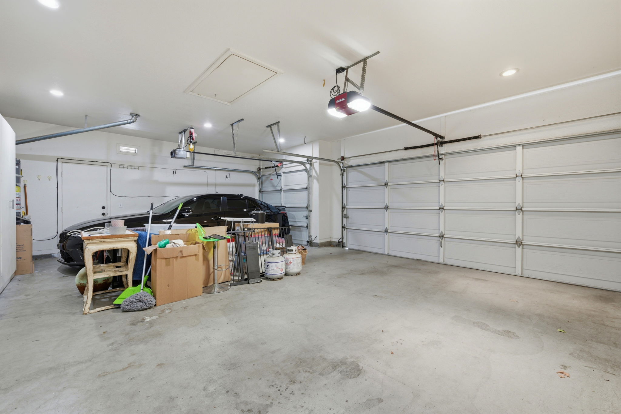 036_F8_2037 Newton Dr