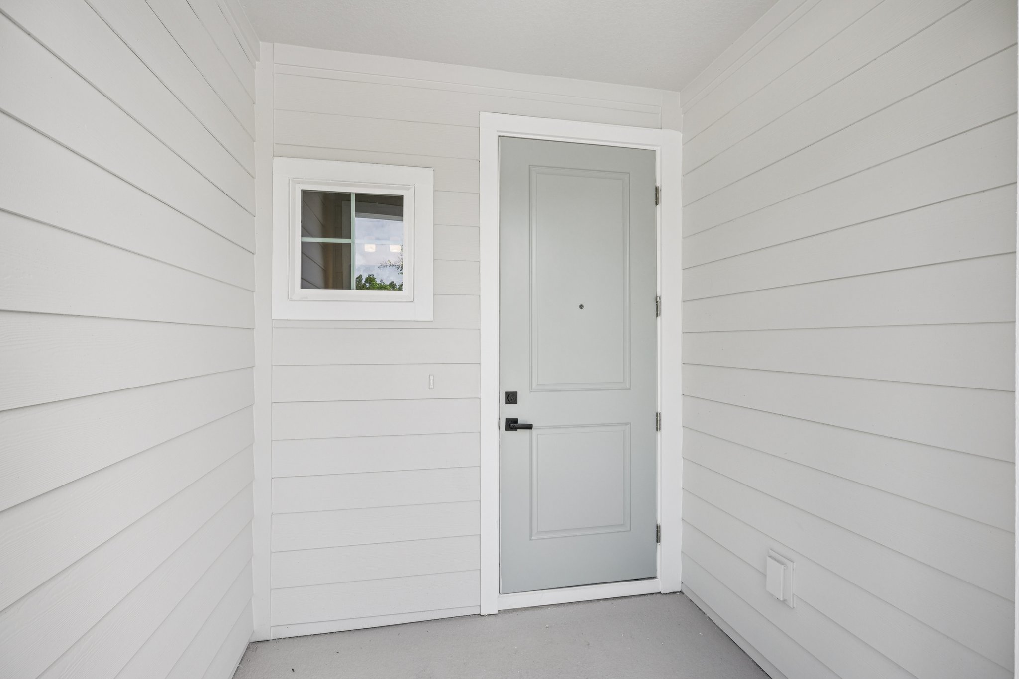 Lou Angela Ln-S0410-005.jpg