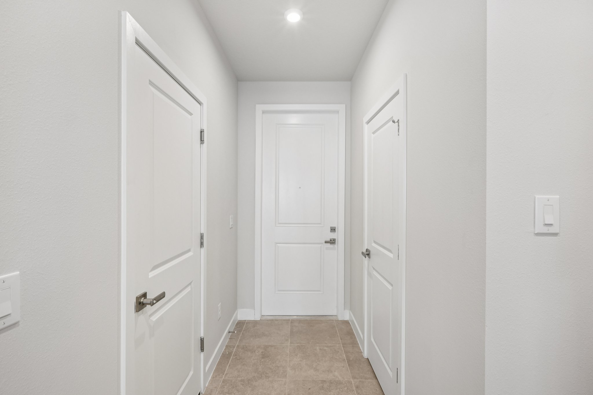 Lou Angela Ln-S0410-006.jpg