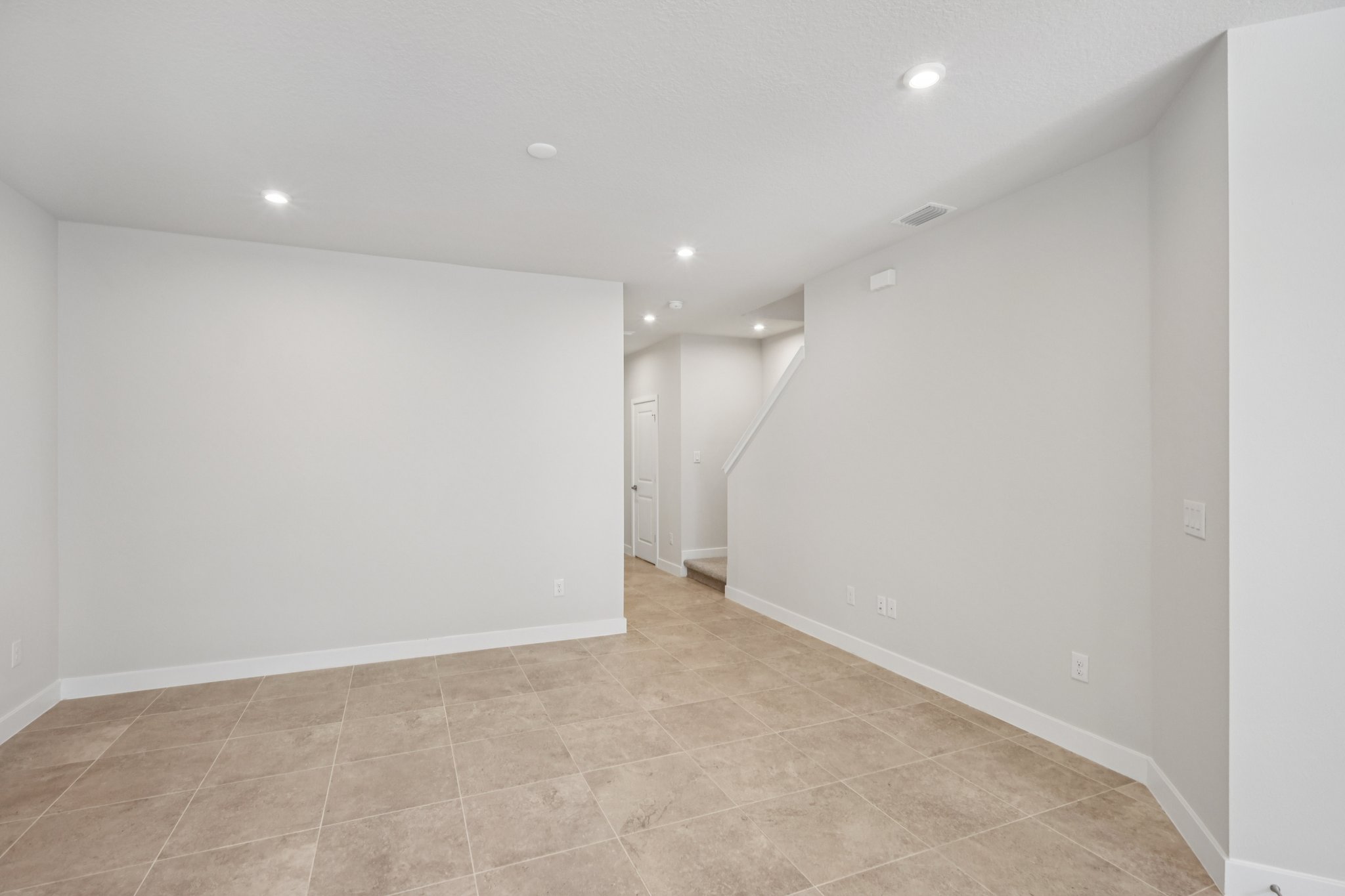 Lou Angela Ln-S0410-011.jpg