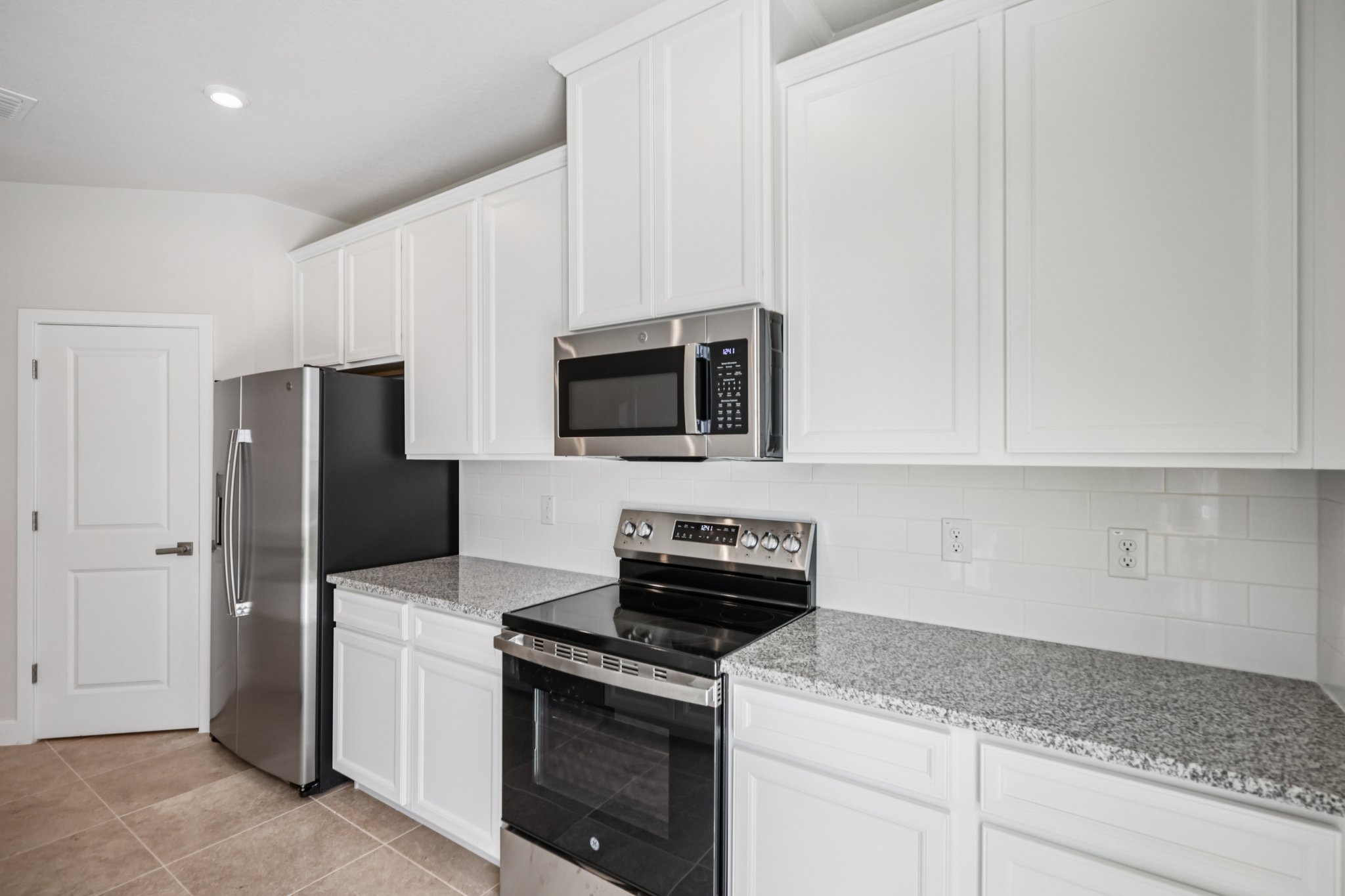 Lou Angela Ln-S0410-015.jpg