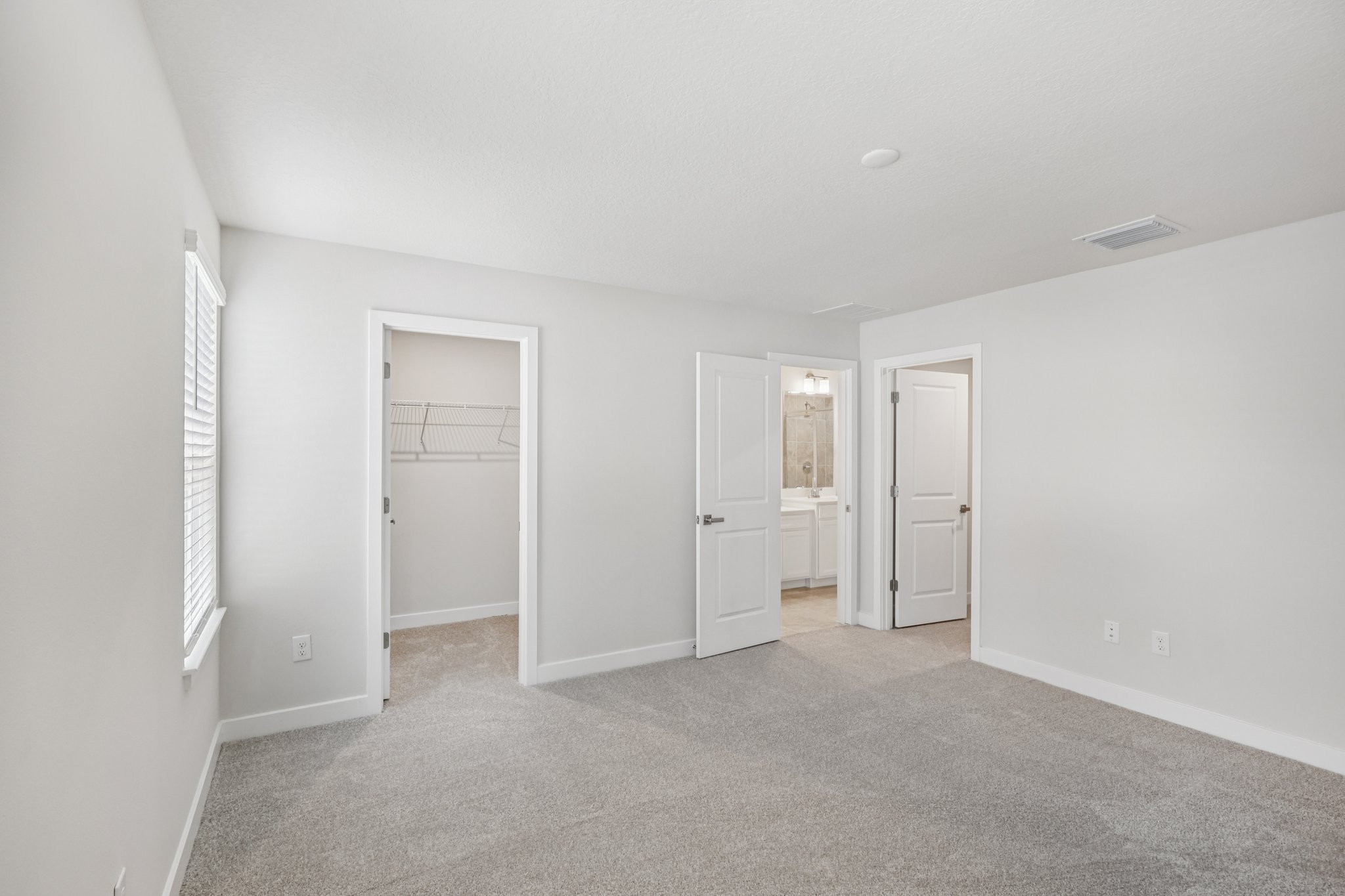 Lou Angela Ln-S0410-020.jpg