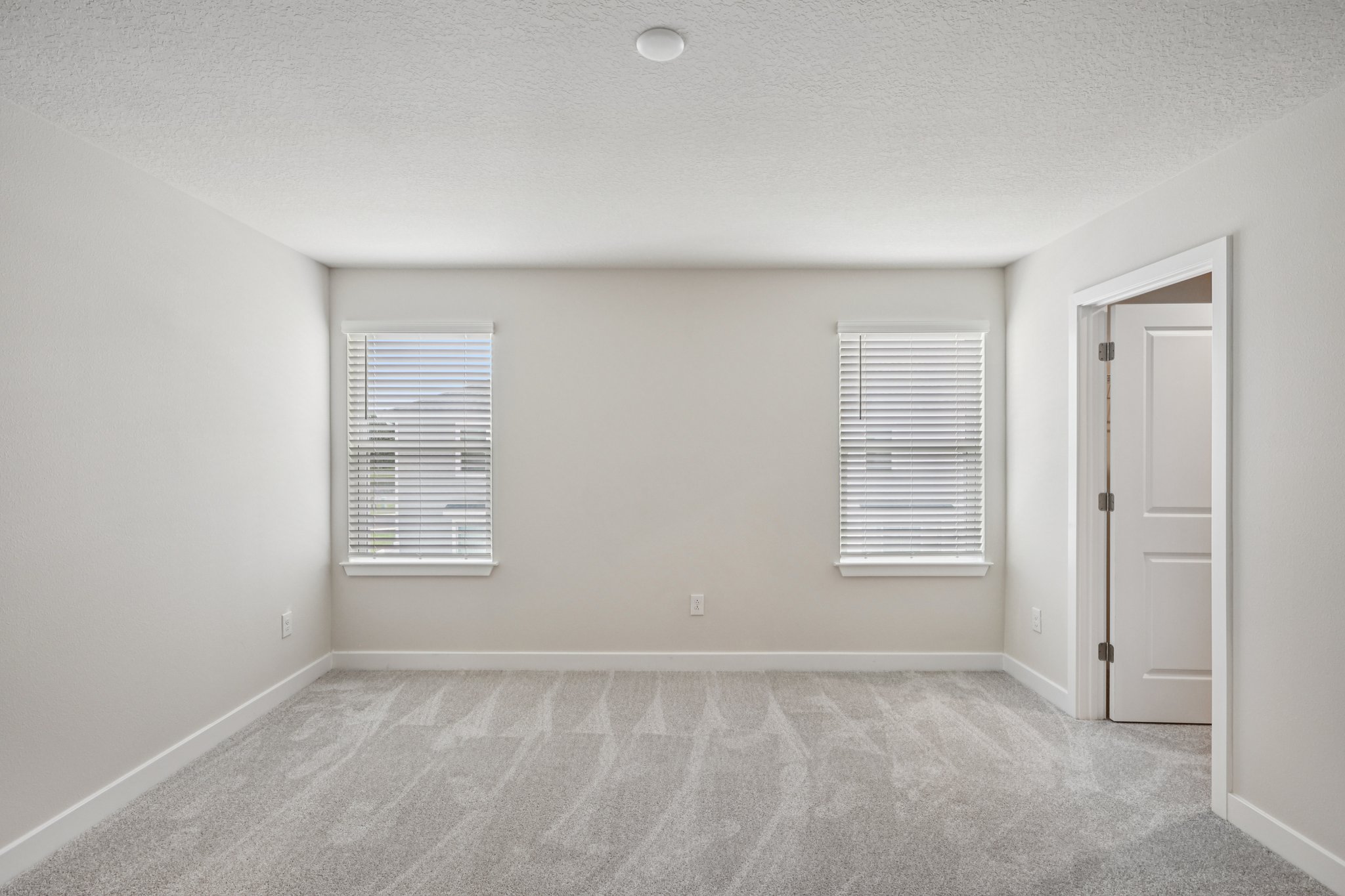 Lou Angela Ln-S0410-022.jpg