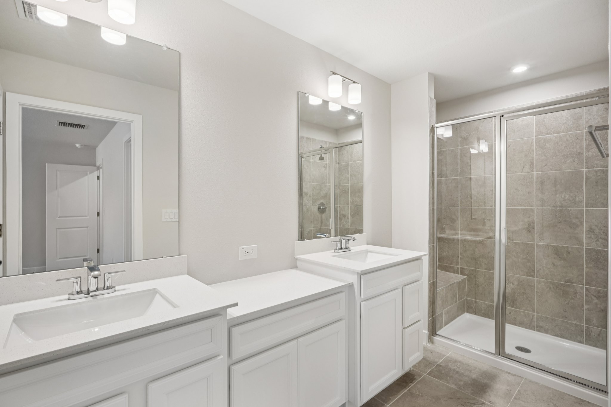 Lou Angela Ln-S0410-023.jpg