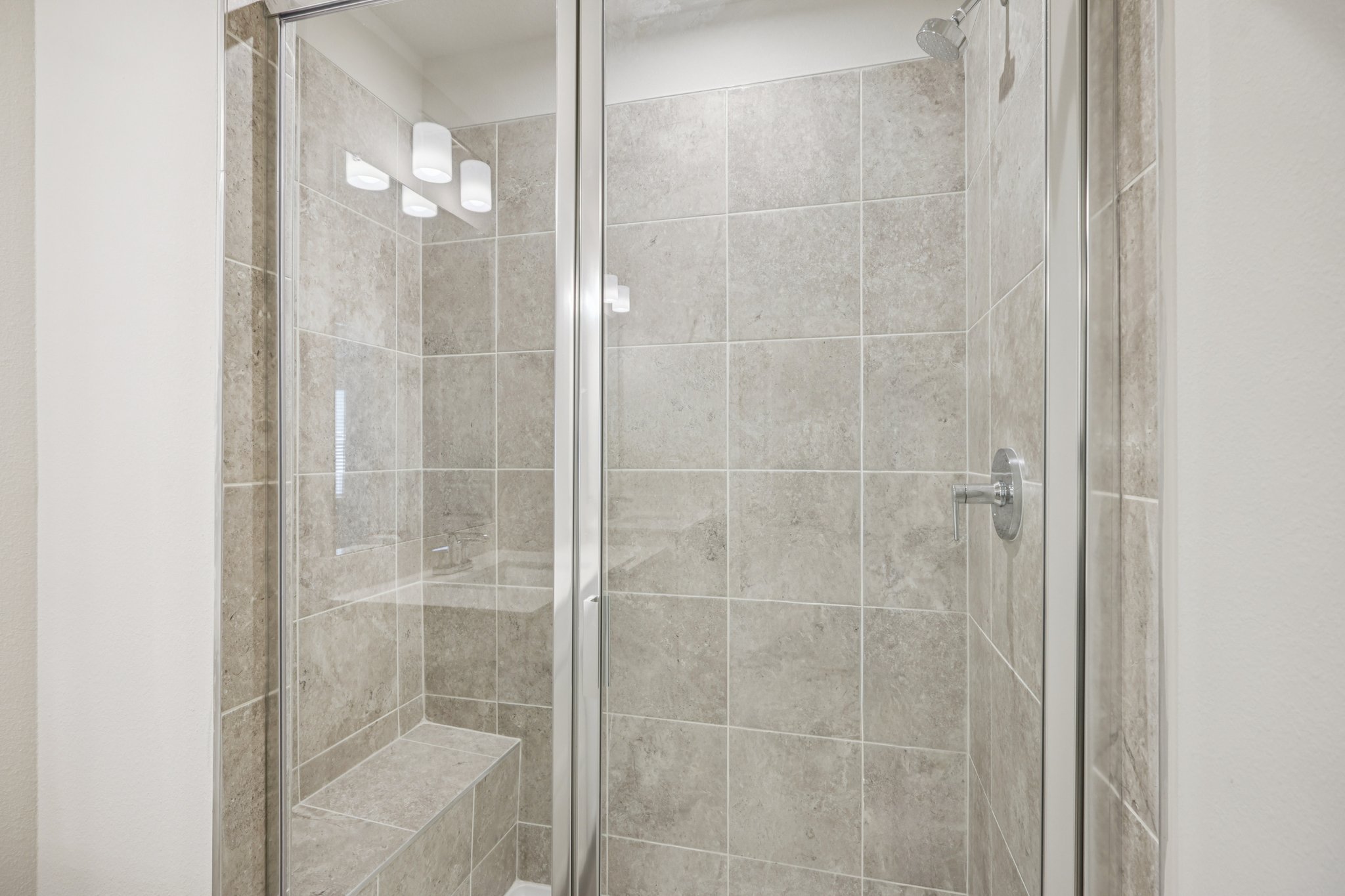 Lou Angela Ln-S0410-024.jpg