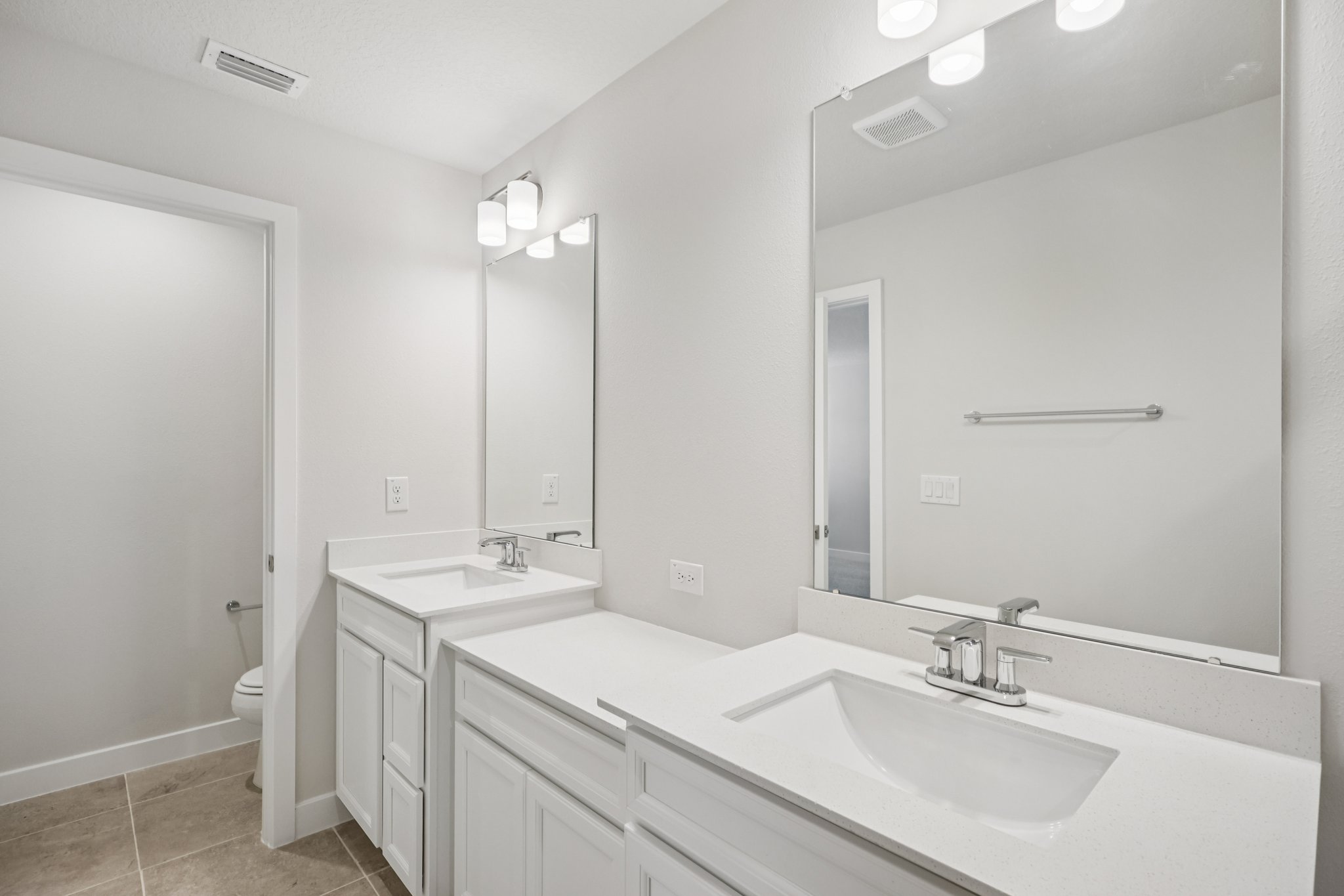 Lou Angela Ln-S0410-025.jpg